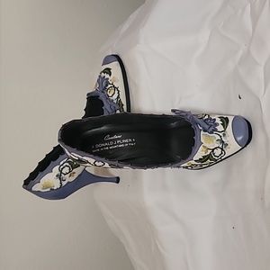 DONALD J PLINER CANVAS EMBROIDERED LEATHER PUMP SIZE 7M PRE-OWNED EXCELLENT COND
